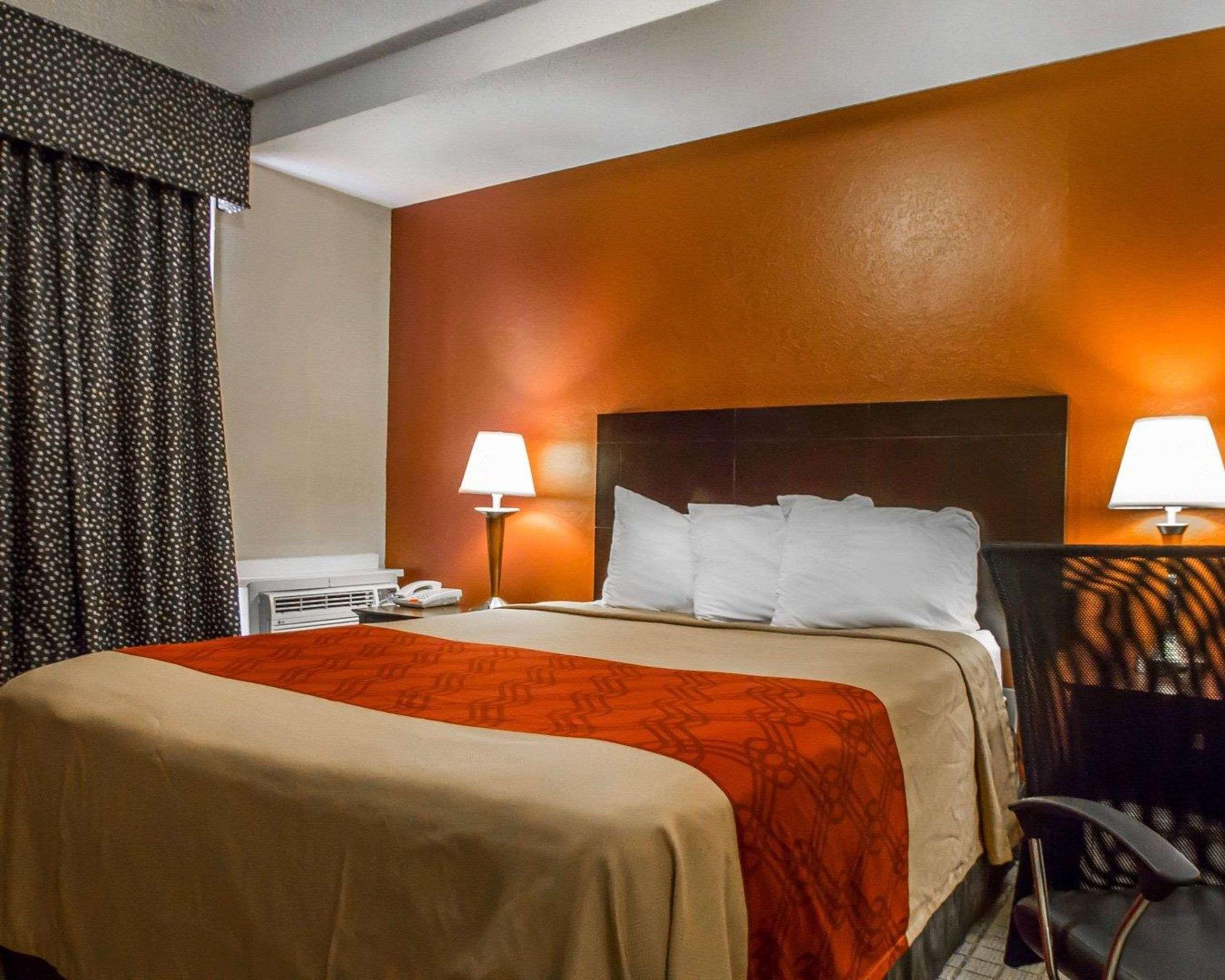 Econo Lodge Inn & Suites Old Saybrook - Westbrook Экстерьер фото