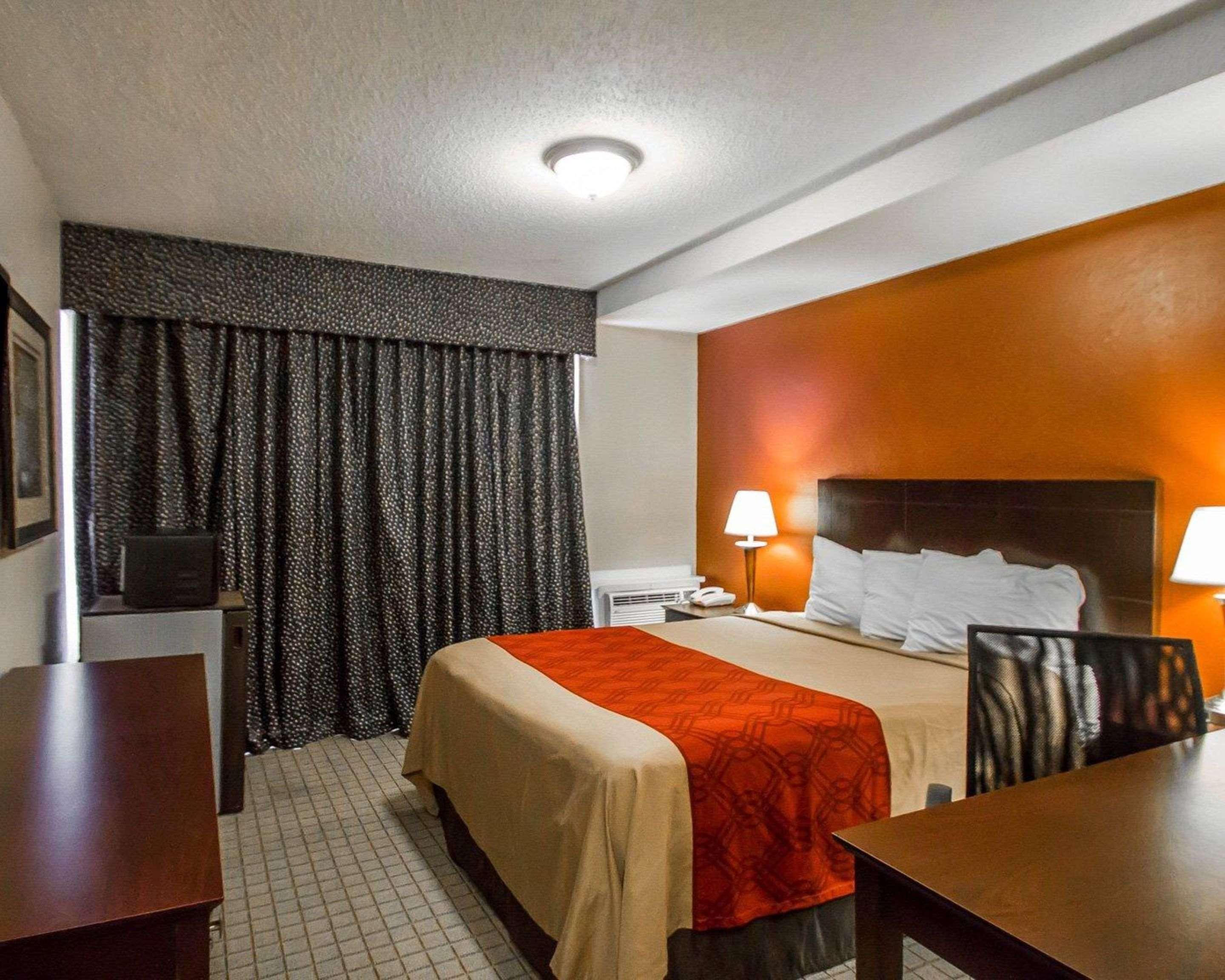 Econo Lodge Inn & Suites Old Saybrook - Westbrook Экстерьер фото