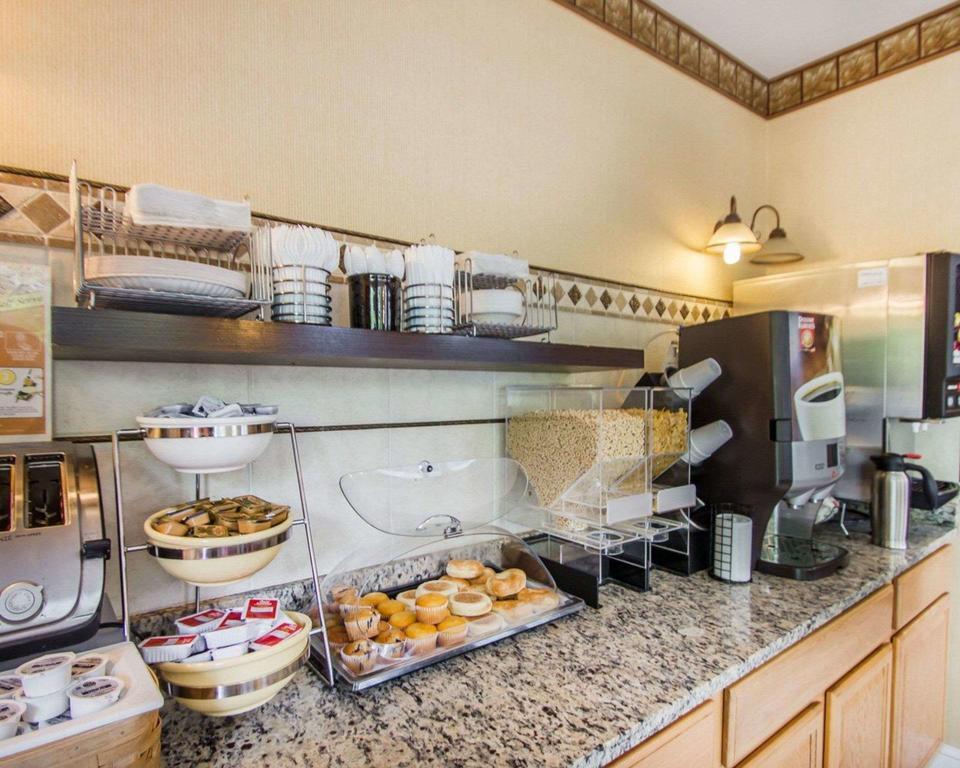 Econo Lodge Inn & Suites Old Saybrook - Westbrook Экстерьер фото