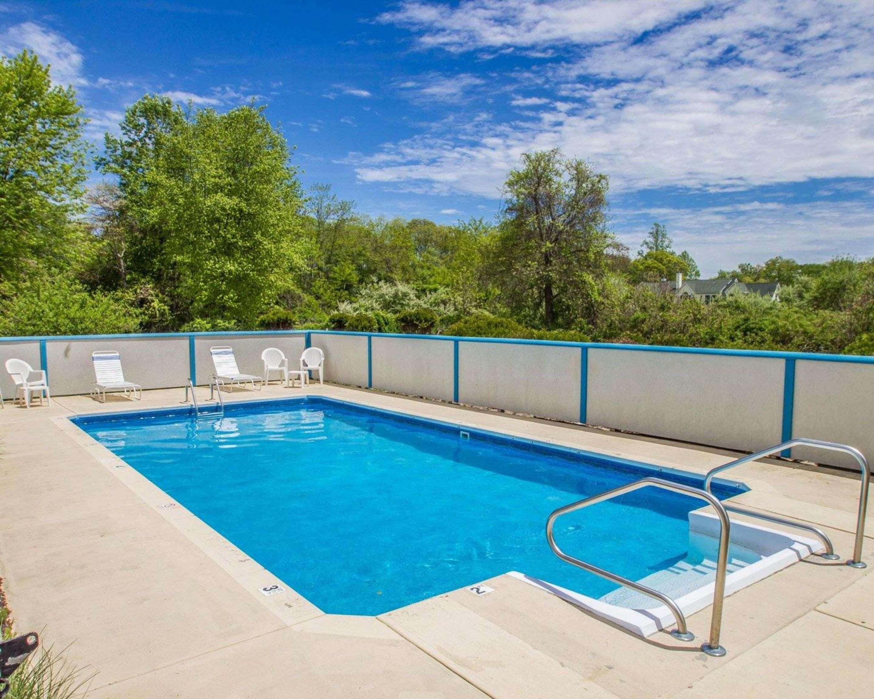 Econo Lodge Inn & Suites Old Saybrook - Westbrook Экстерьер фото