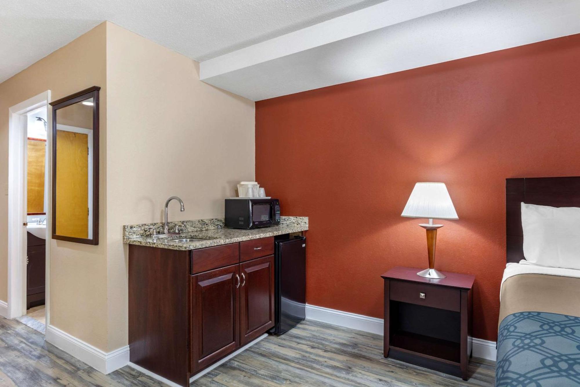 Econo Lodge Inn & Suites Old Saybrook - Westbrook Экстерьер фото