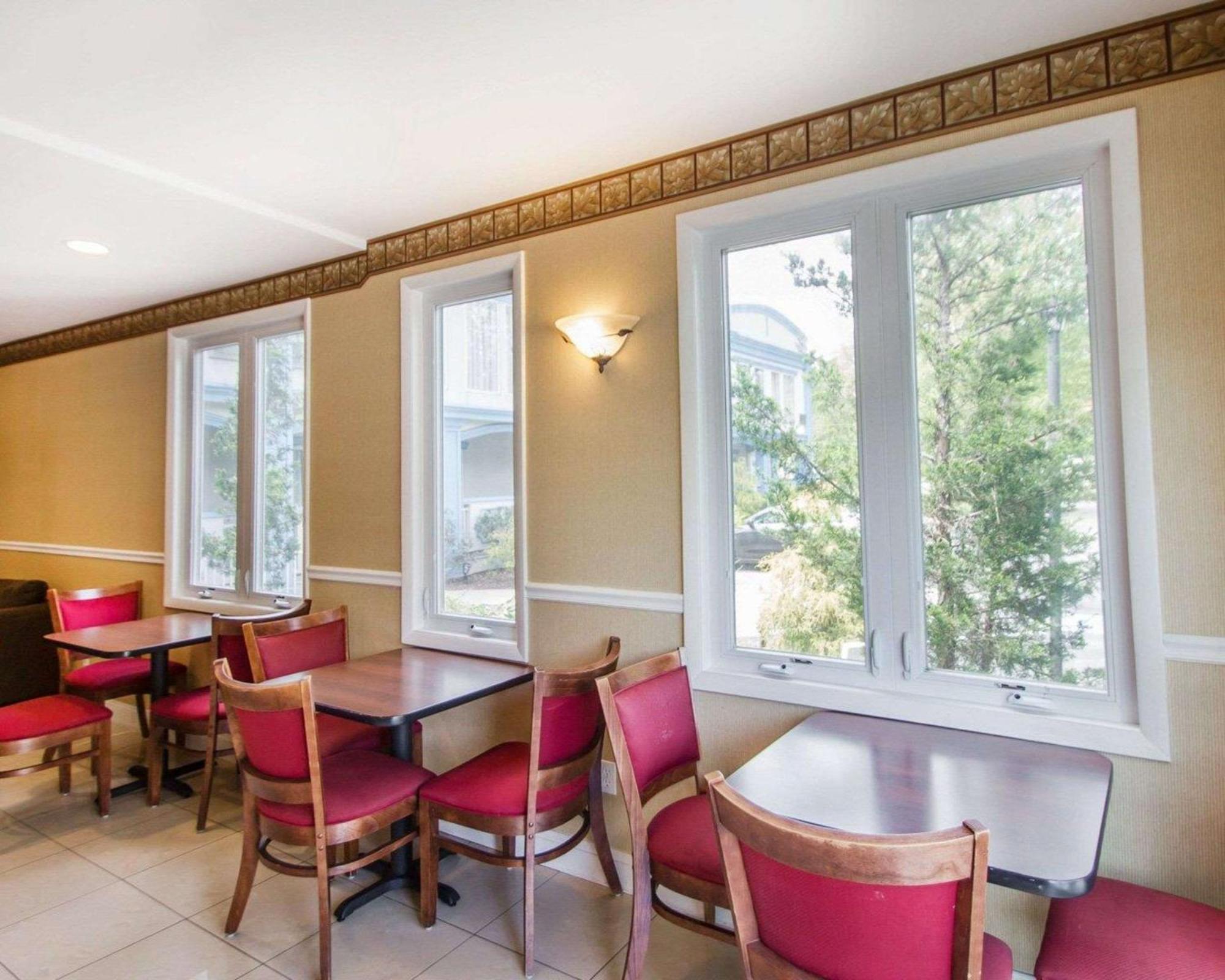 Econo Lodge Inn & Suites Old Saybrook - Westbrook Экстерьер фото