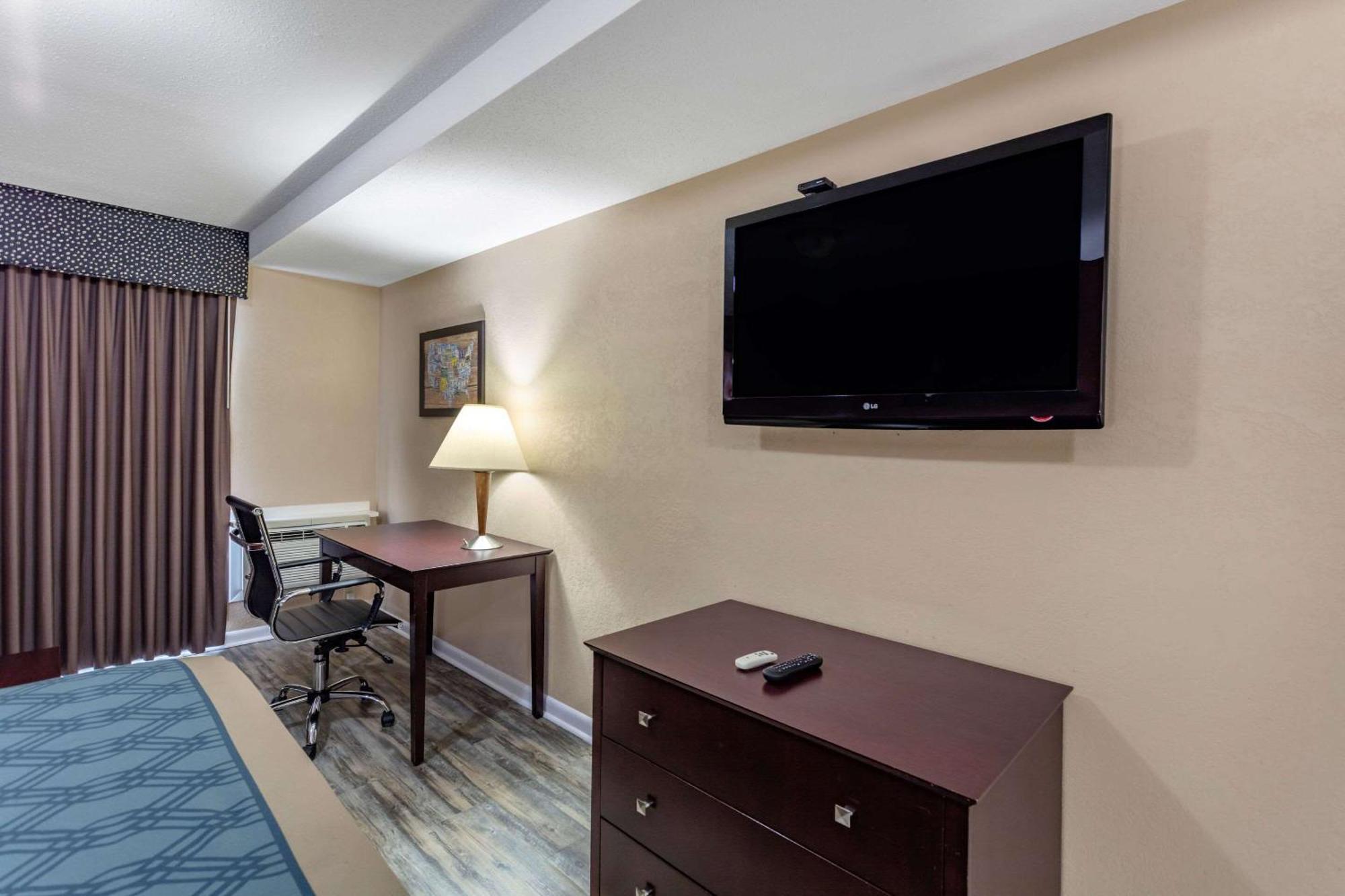 Econo Lodge Inn & Suites Old Saybrook - Westbrook Экстерьер фото