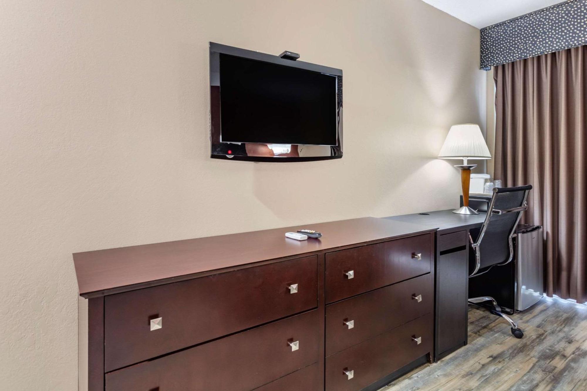 Econo Lodge Inn & Suites Old Saybrook - Westbrook Экстерьер фото