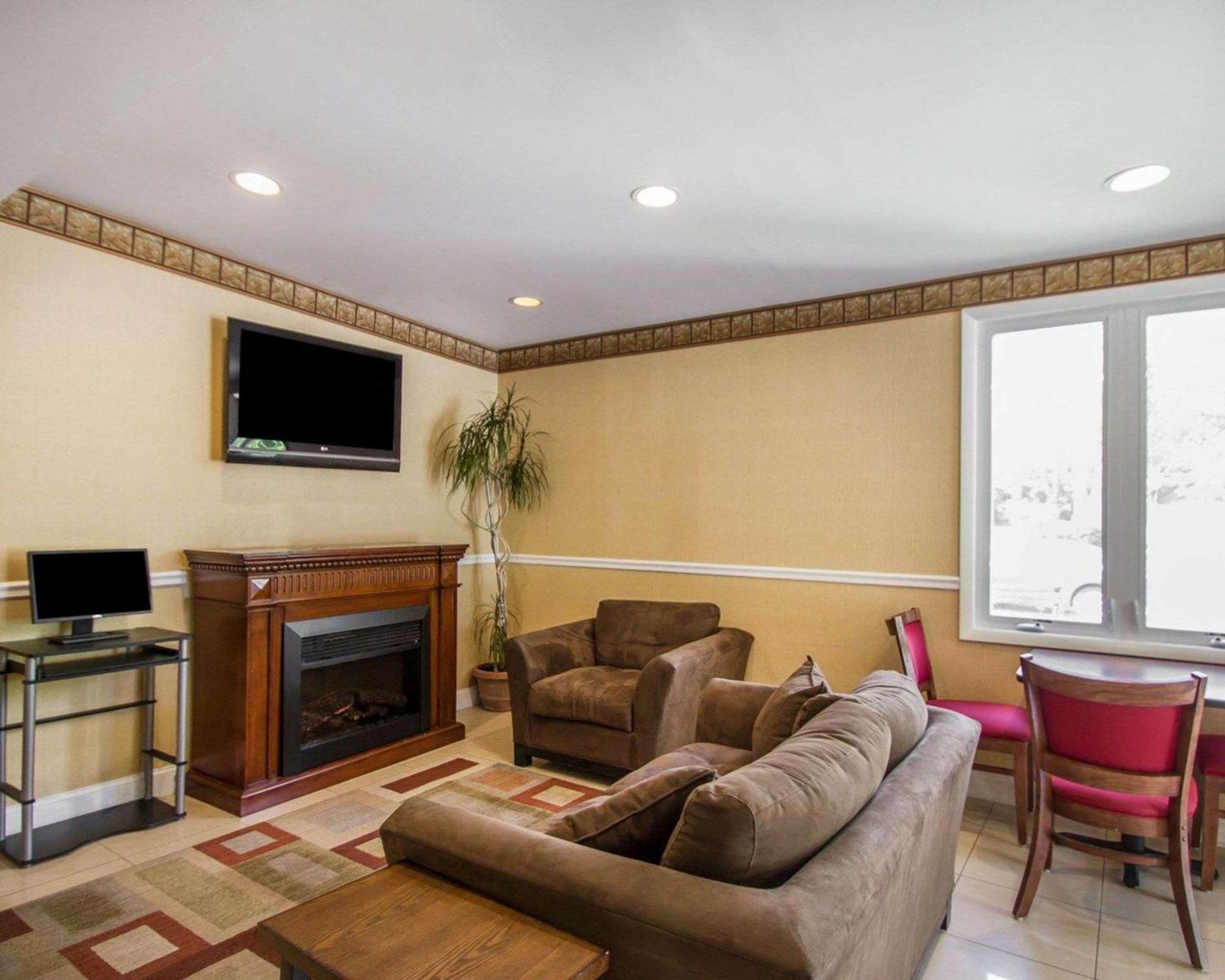 Econo Lodge Inn & Suites Old Saybrook - Westbrook Экстерьер фото