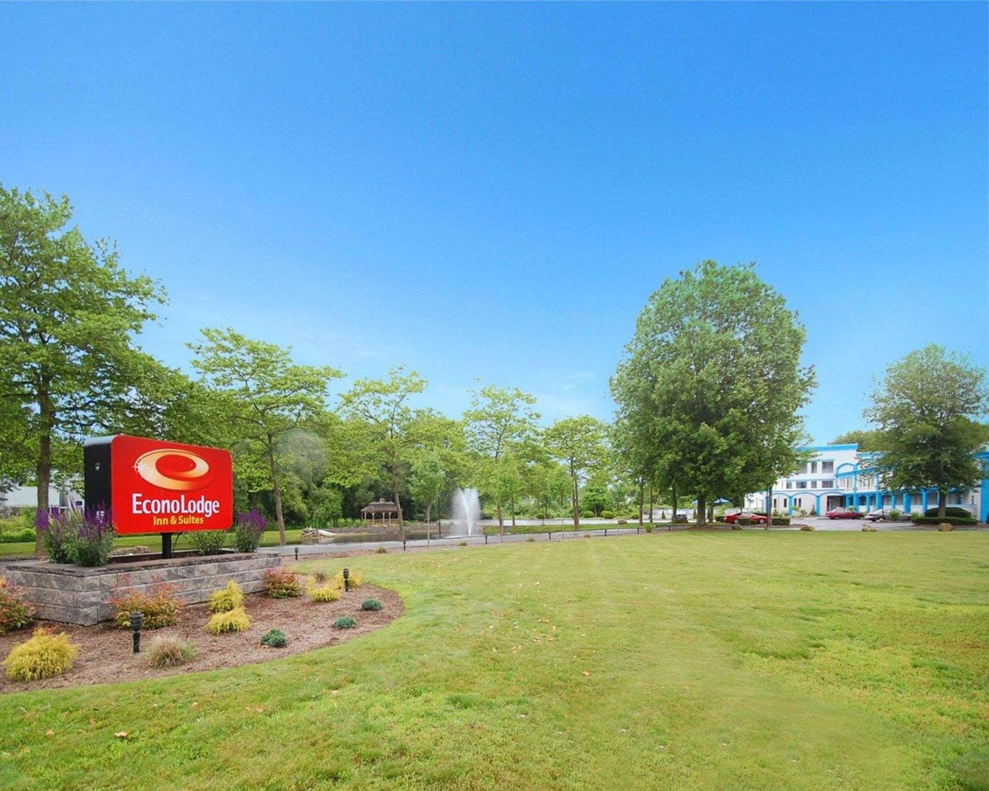Econo Lodge Inn & Suites Old Saybrook - Westbrook Экстерьер фото